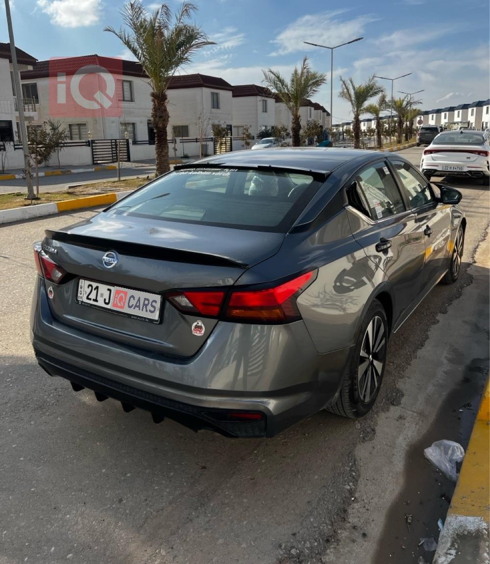 نيسان ألتيما